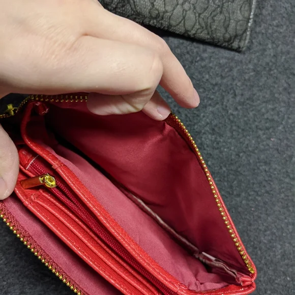 Red wristlet/small purse - Picture 4 of 6